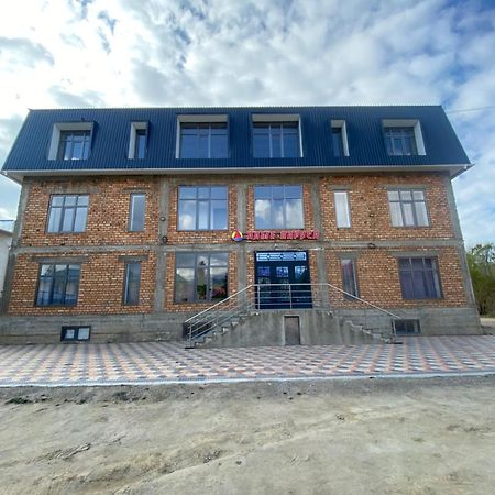 Алые Паруса Hotel Cholponata Buitenkant foto