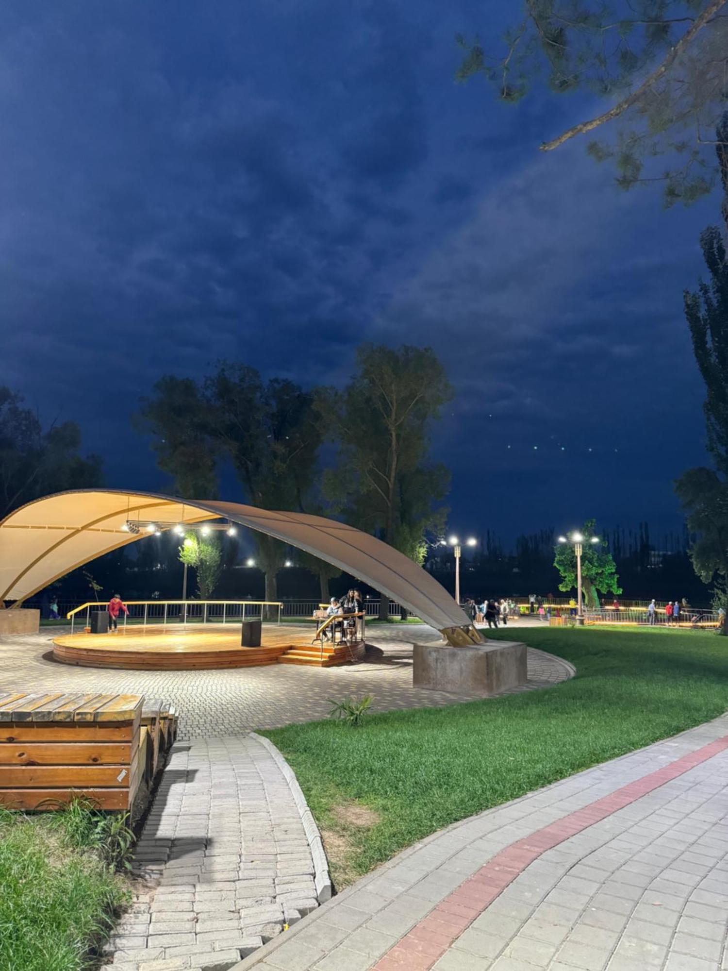 Алые Паруса Hotel Cholponata Buitenkant foto
