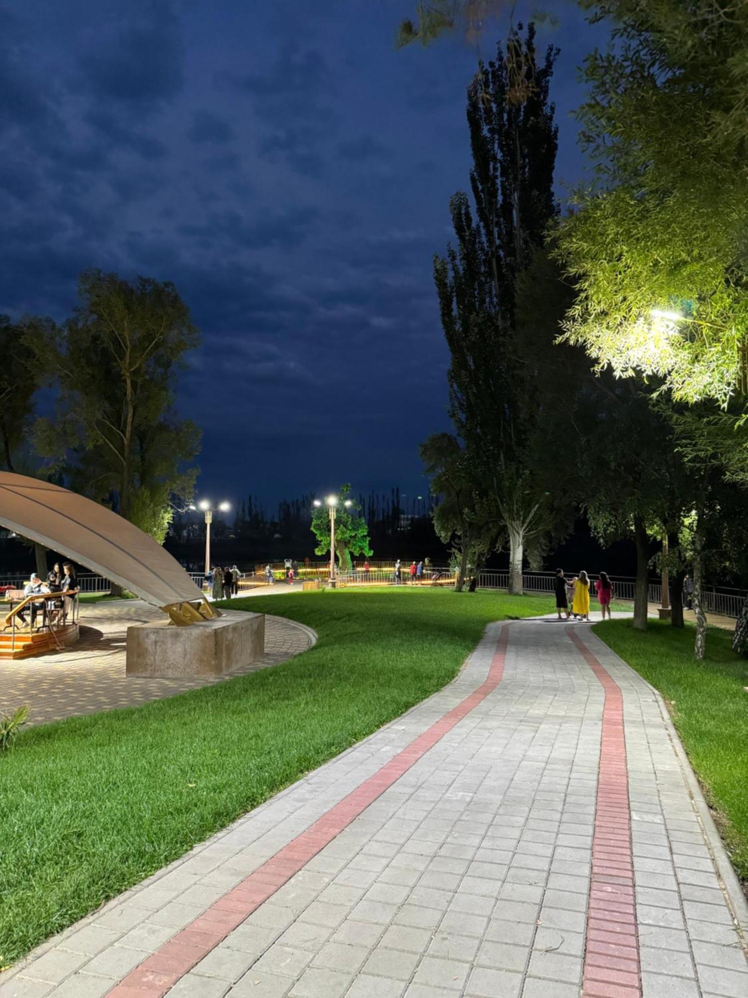 Алые Паруса Hotel Cholponata Buitenkant foto