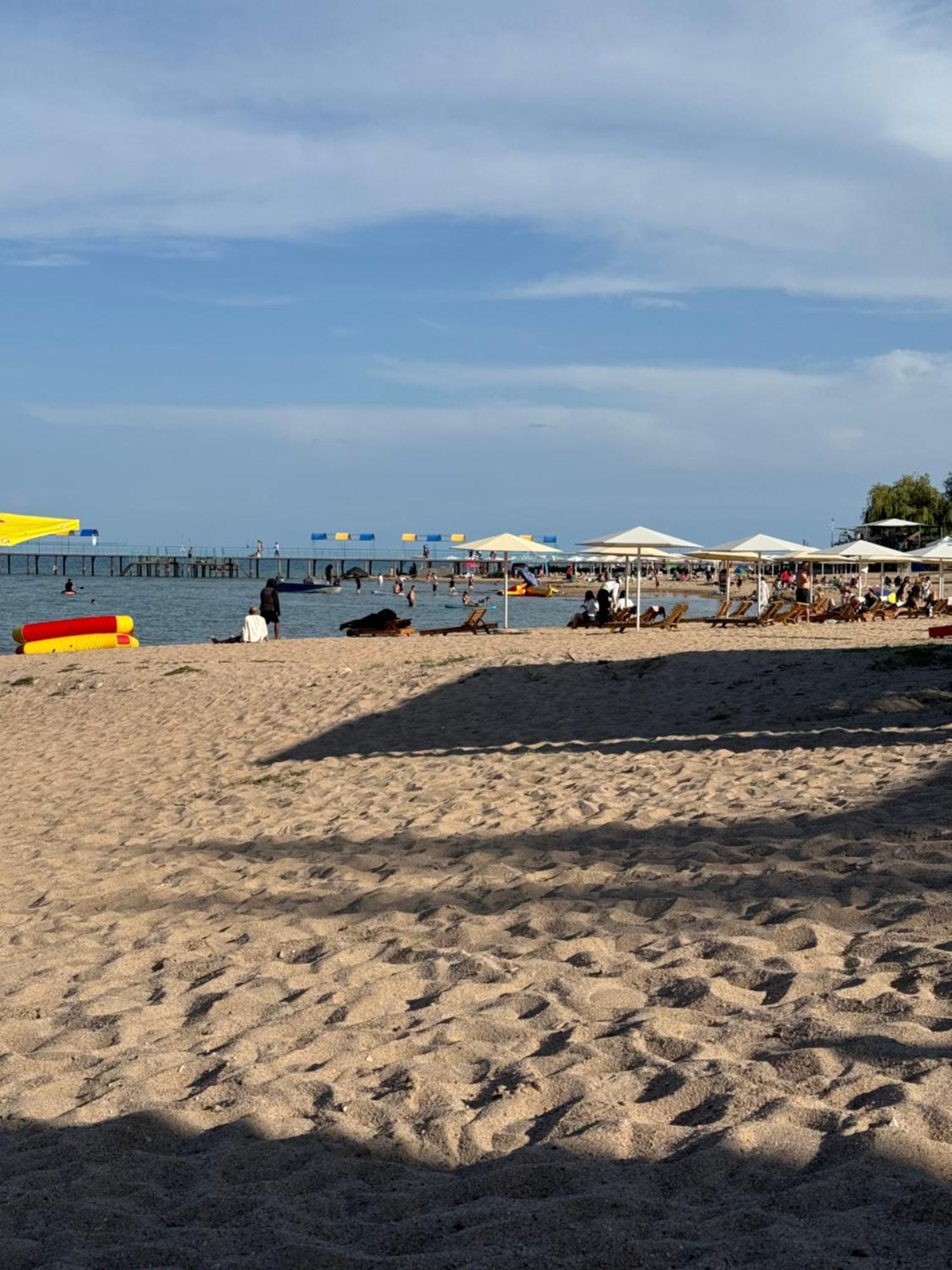 Алые Паруса Hotel Cholponata Buitenkant foto