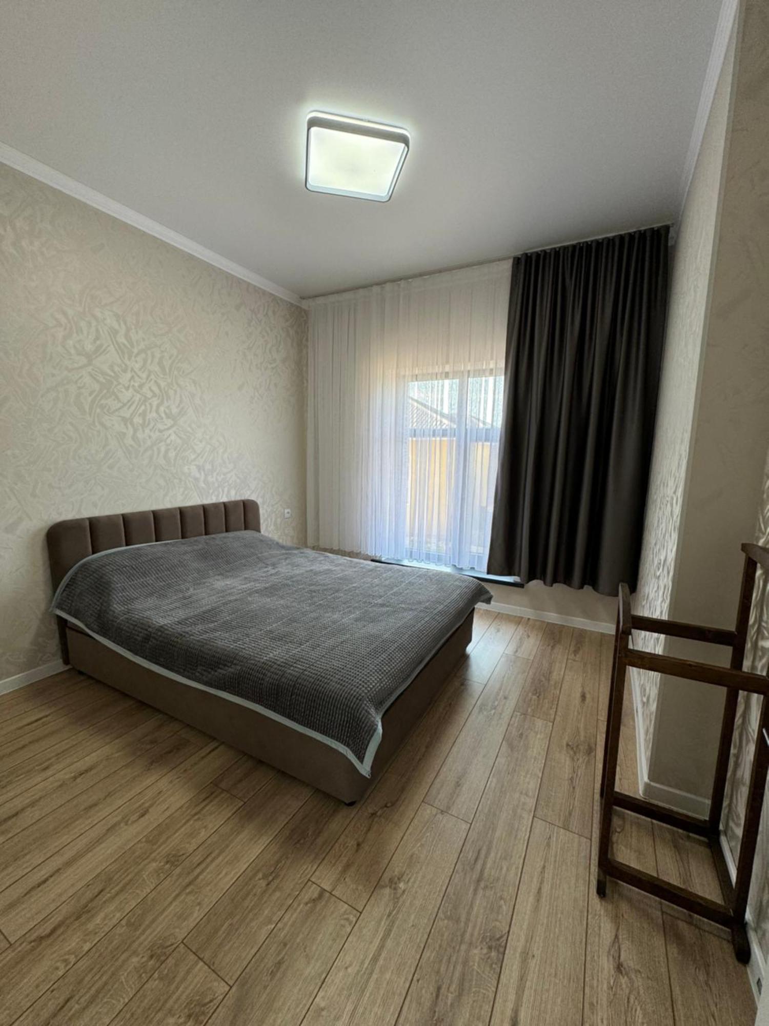 Алые Паруса Hotel Cholponata Buitenkant foto