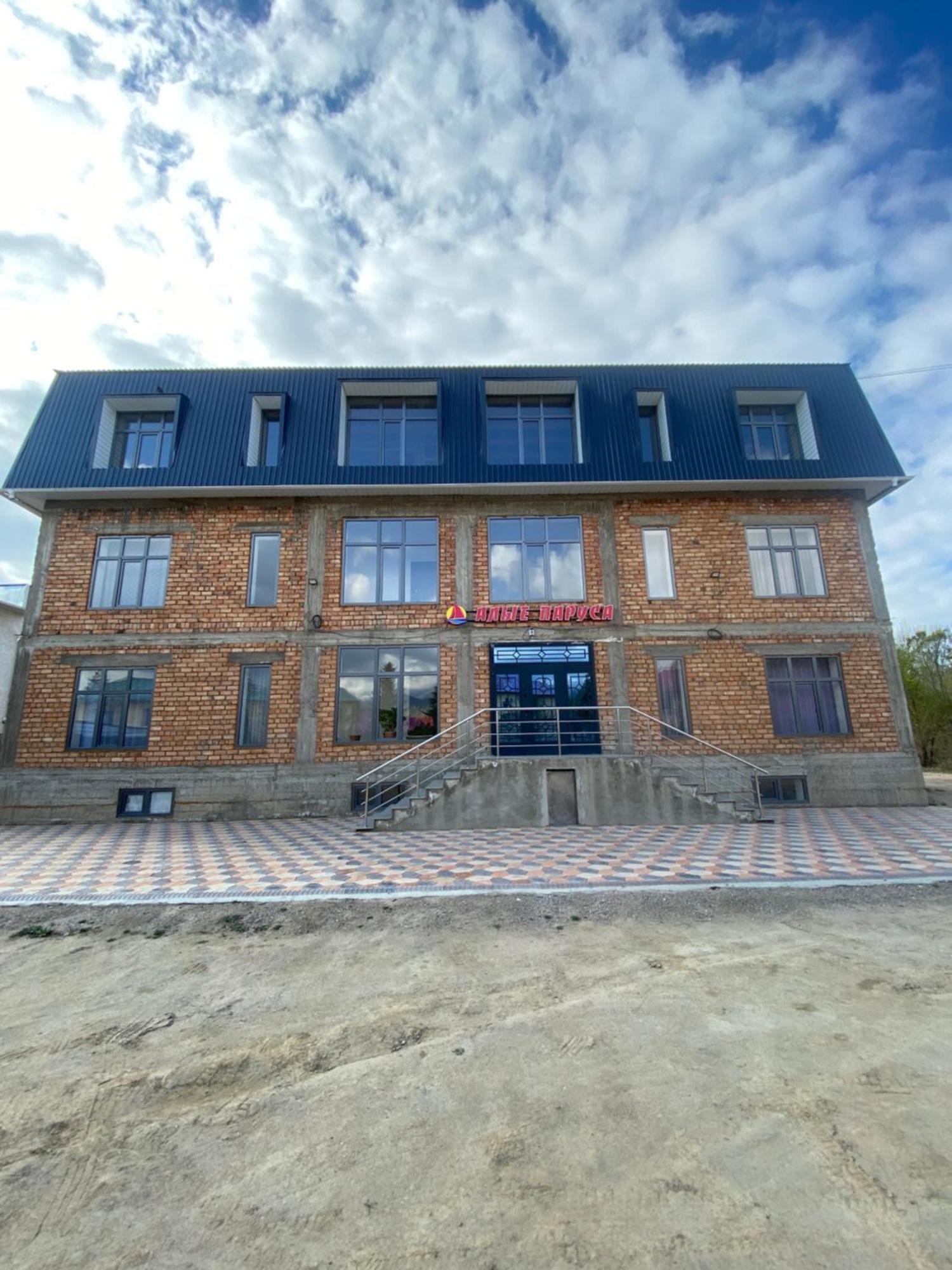 Алые Паруса Hotel Cholponata Buitenkant foto